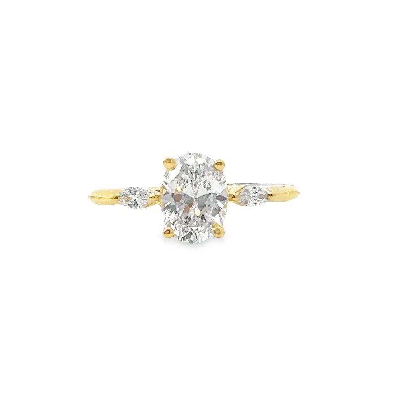 Padis Classique Three Stone Engagement Ring