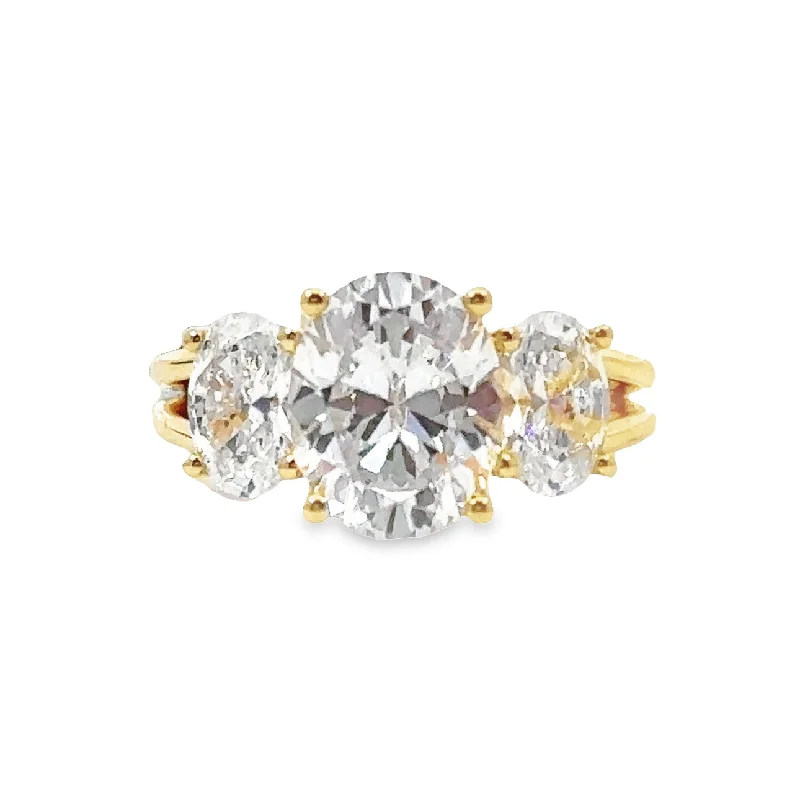 Padis Classique Three Stone Engagement Ring