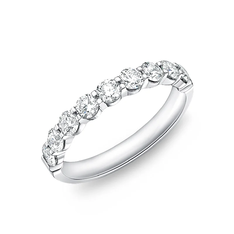 Memoire "Petite Prong" Diamond Wedding Band