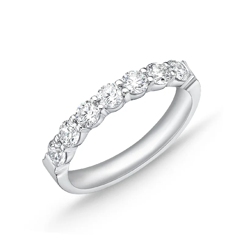 Memoire "Petite Prong" Diamond Wedding Band