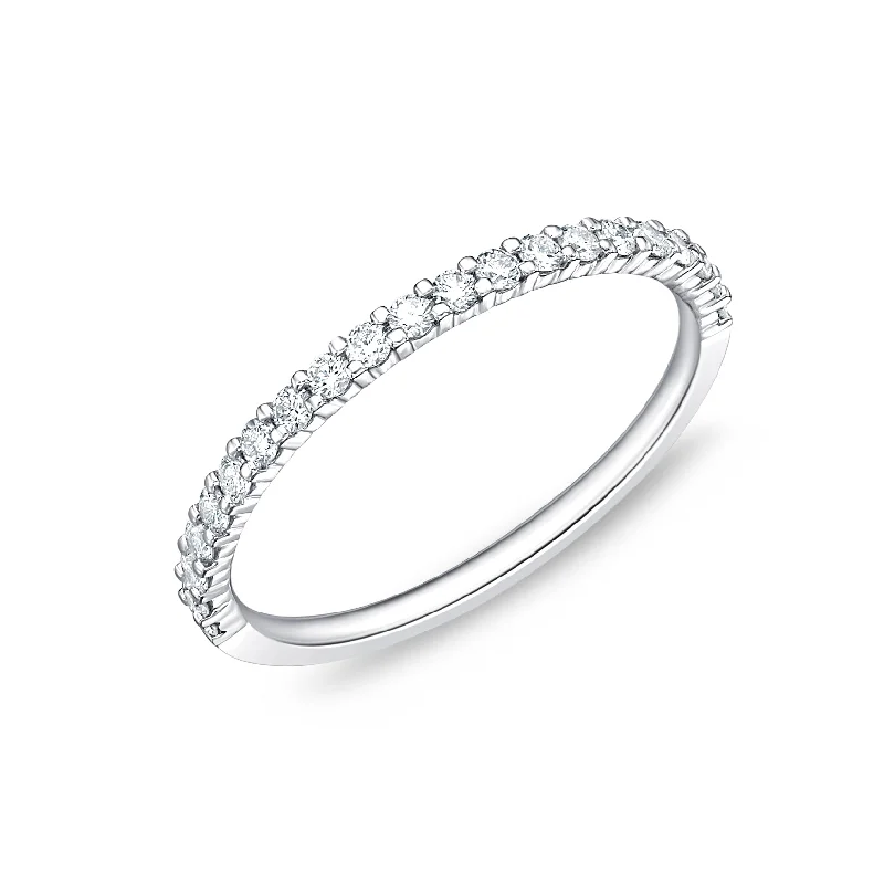 Memoire "Petite Prong" Diamond Wedding Band