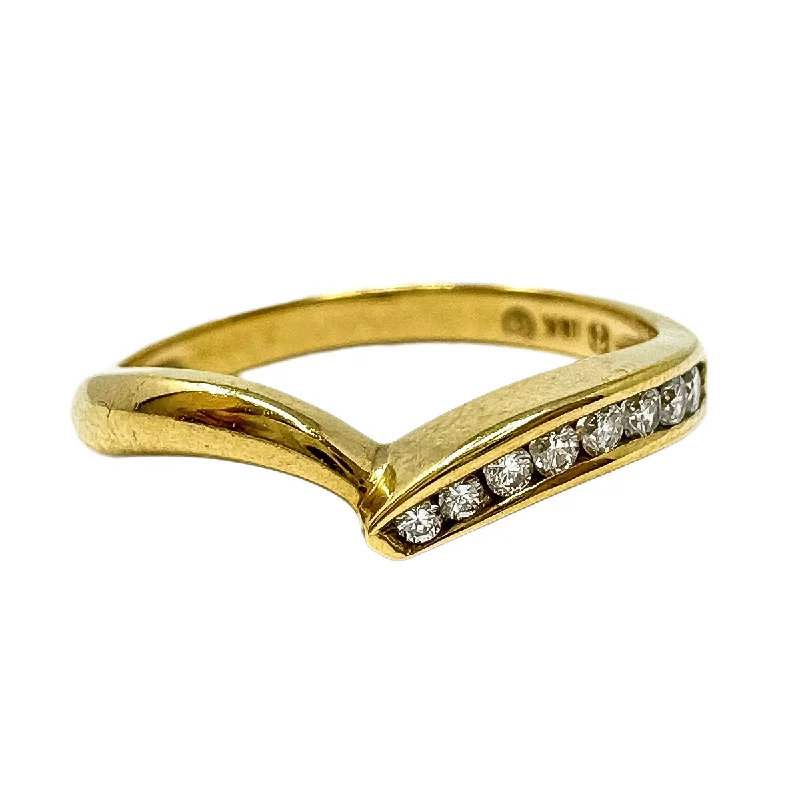 Trillos 18K Gold Ring with 8 Full Cut Diamonds